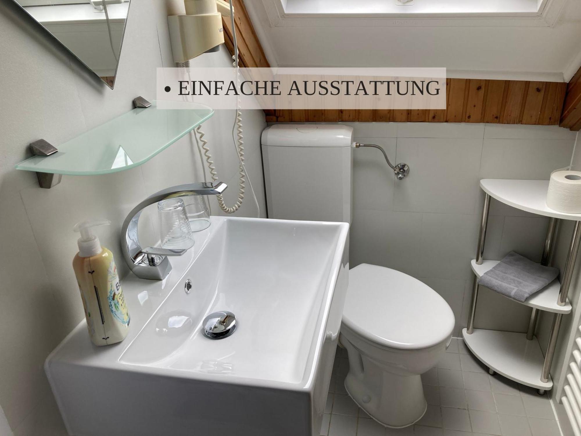 Haus Krabbe Zimmer Ohne Kueche, Fuer 1-2 Personen, Doppelbett, Zentral Gelegen Zwischen Cuxhaven Und Bremerhaven, Hunde Kostenfrei Willkommen, Kostenfreier Parkplatz Wremen Exterior foto